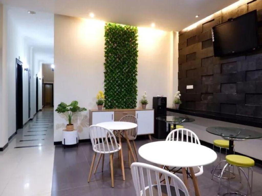 Tropical Point Syariah Hotel 2*